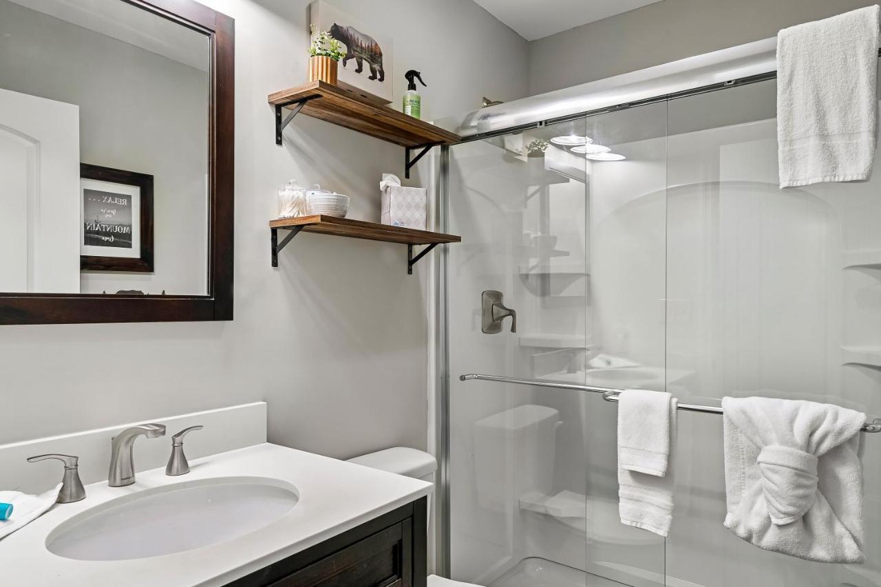 Modern Pigeon Forge Gem Near Dollywood, Gatlinburg & Smokies - 2 Mins To Pkwy & Strip, Hot Tub, Fire Pit, Cable, Hi-Speed Wifi Villa Bagian luar foto