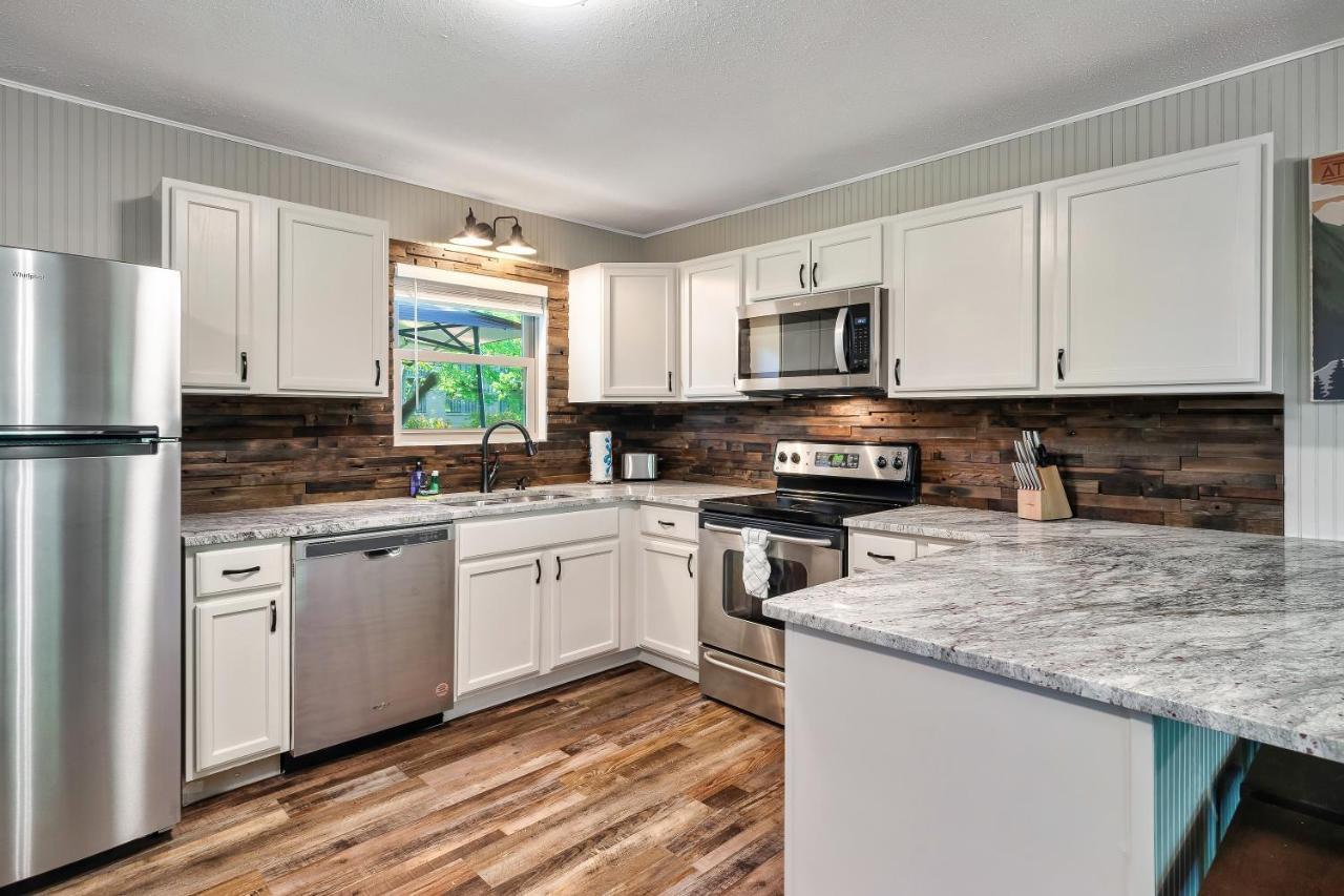 Modern Pigeon Forge Gem Near Dollywood, Gatlinburg & Smokies - 2 Mins To Pkwy & Strip, Hot Tub, Fire Pit, Cable, Hi-Speed Wifi Villa Bagian luar foto