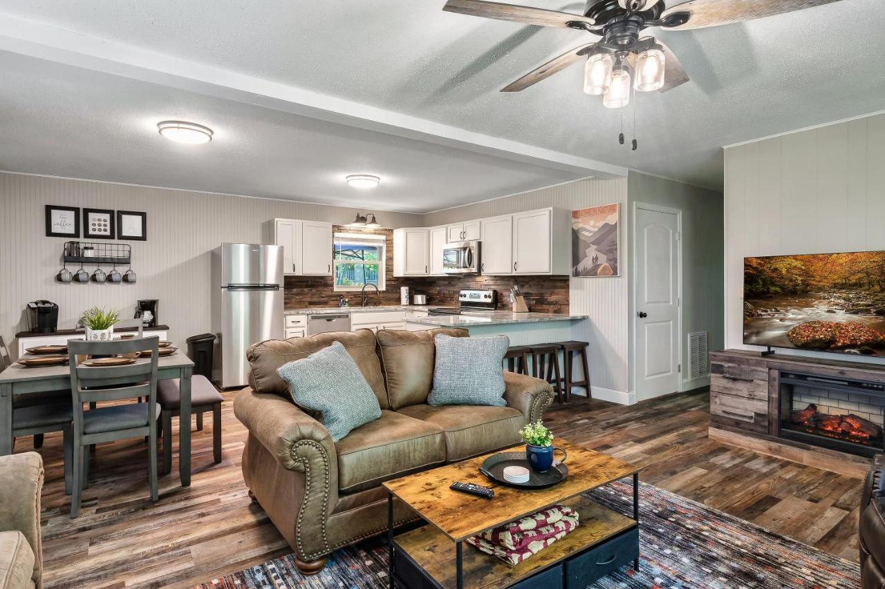 Modern Pigeon Forge Gem Near Dollywood, Gatlinburg & Smokies - 2 Mins To Pkwy & Strip, Hot Tub, Fire Pit, Cable, Hi-Speed Wifi Villa Bagian luar foto