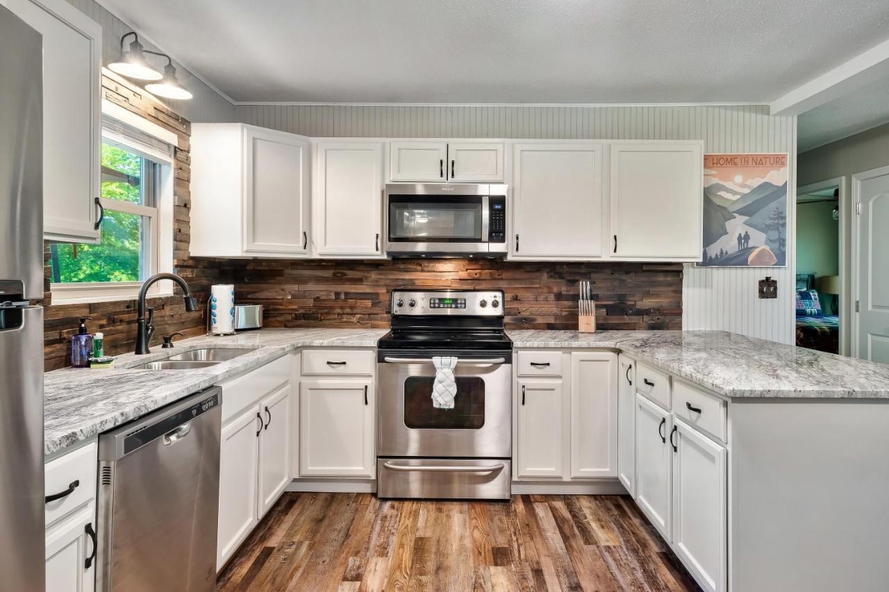 Modern Pigeon Forge Gem Near Dollywood, Gatlinburg & Smokies - 2 Mins To Pkwy & Strip, Hot Tub, Fire Pit, Cable, Hi-Speed Wifi Villa Bagian luar foto