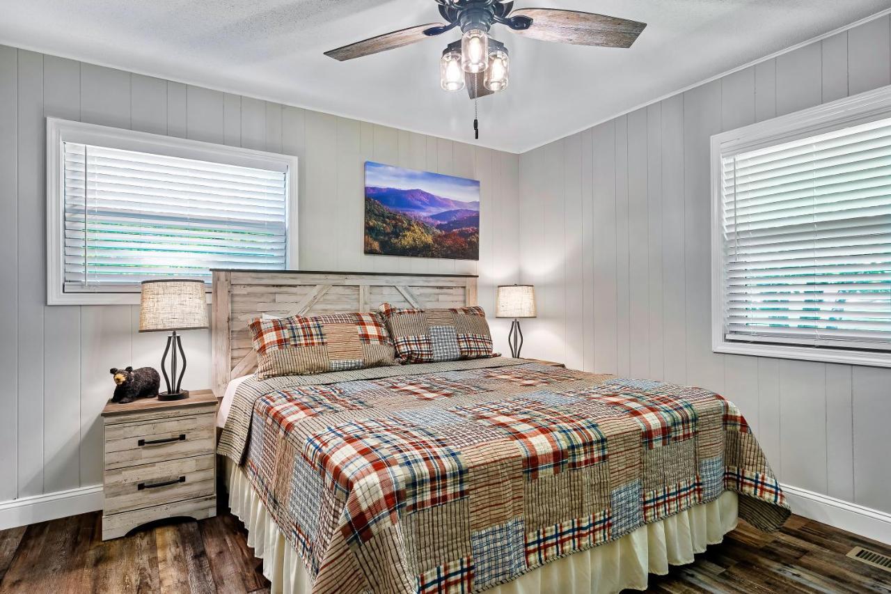 Modern Pigeon Forge Gem Near Dollywood, Gatlinburg & Smokies - 2 Mins To Pkwy & Strip, Hot Tub, Fire Pit, Cable, Hi-Speed Wifi Villa Bagian luar foto