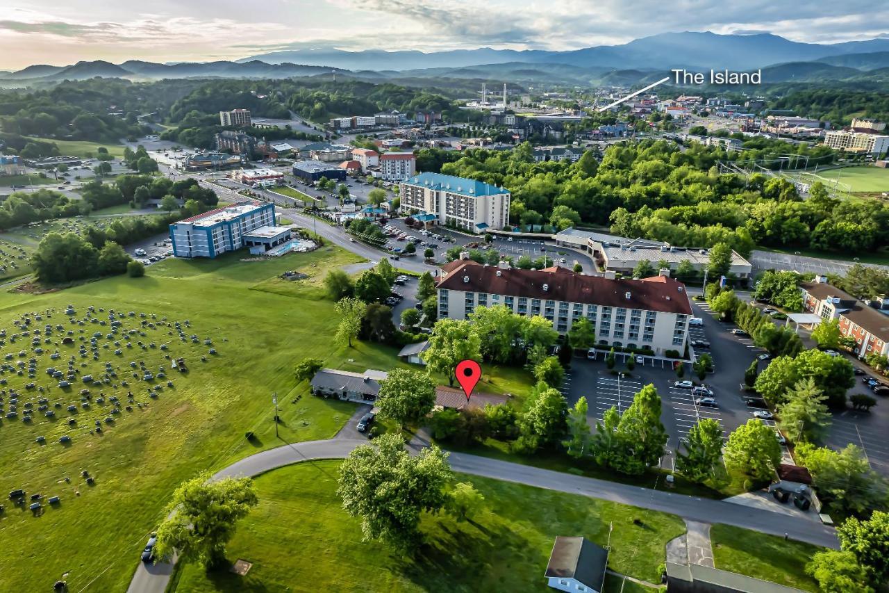Modern Pigeon Forge Gem Near Dollywood, Gatlinburg & Smokies - 2 Mins To Pkwy & Strip, Hot Tub, Fire Pit, Cable, Hi-Speed Wifi Villa Bagian luar foto